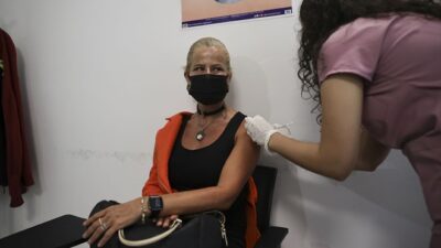 50 yaş ve üzerindekilerin aşılanmasına başlandı