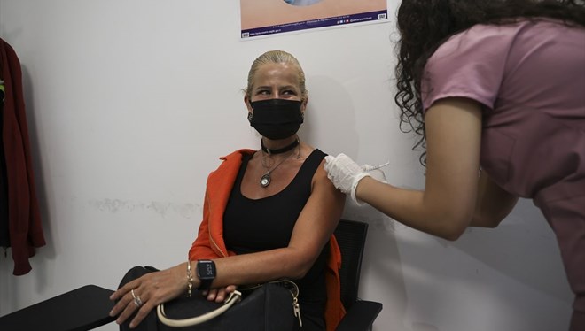 50 yaş ve üzerindekilerin aşılanmasına başlandı