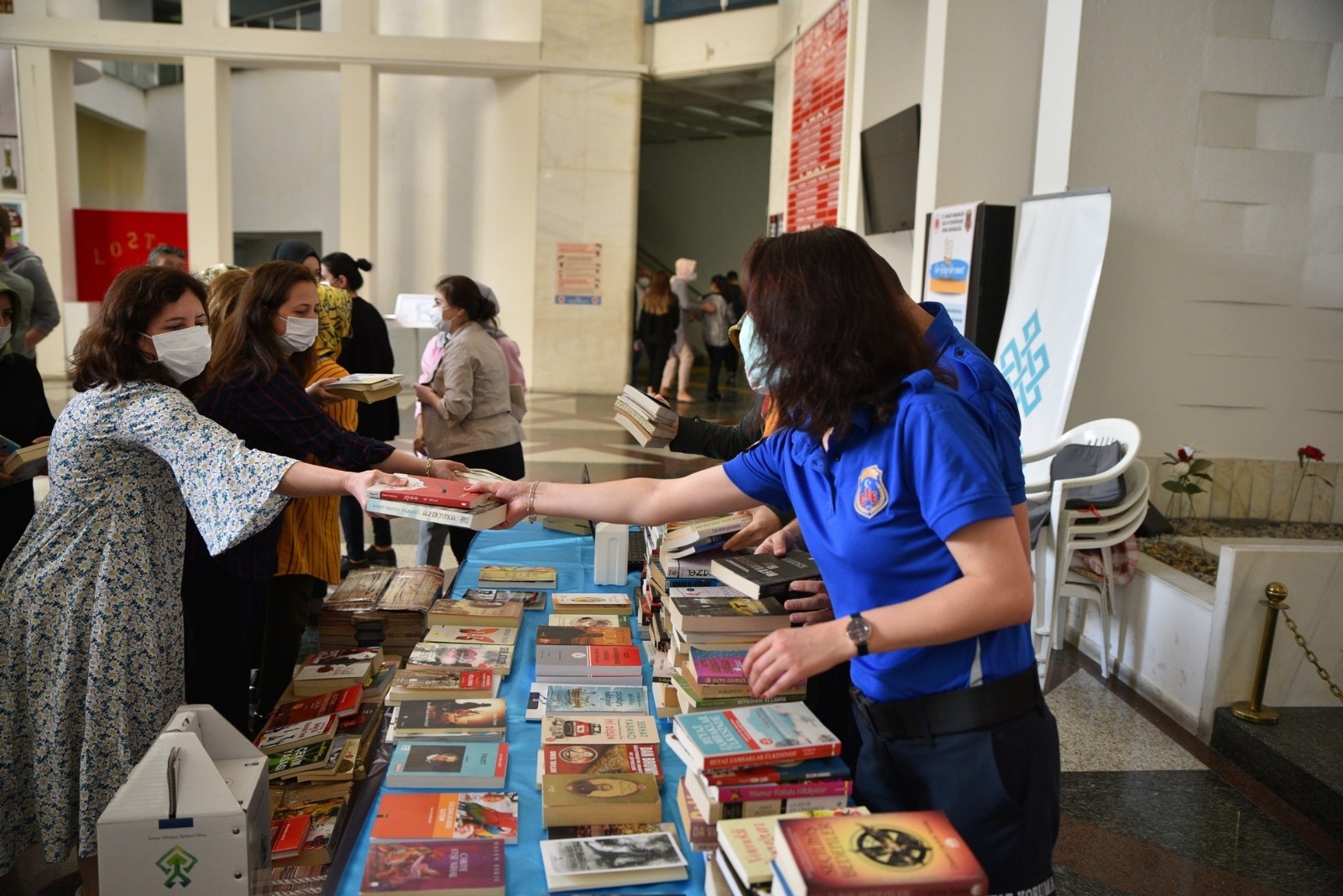 Kitapla umut yolculuğuna Büyükşehir desteği Kitapla umut yolculuğuna Büyükşehir desteği