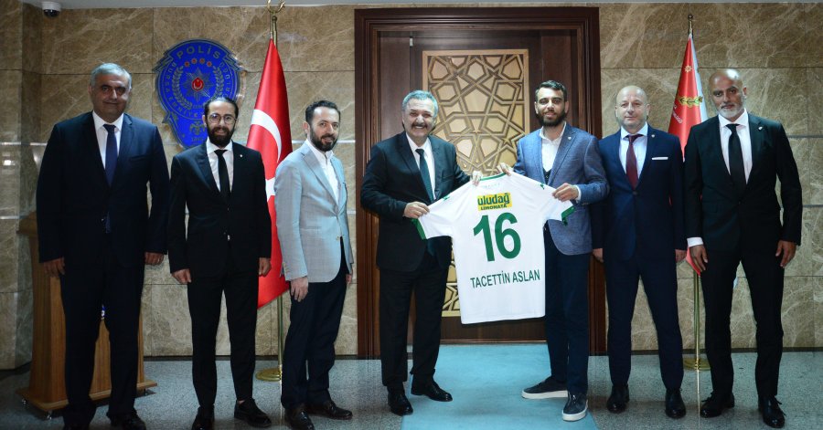 Bursaspor’dan Emniyet Müdürü Aslan’a ziyaret… Bursaspor’dan Emniyet Müdürü Aslan’a ziyaret…