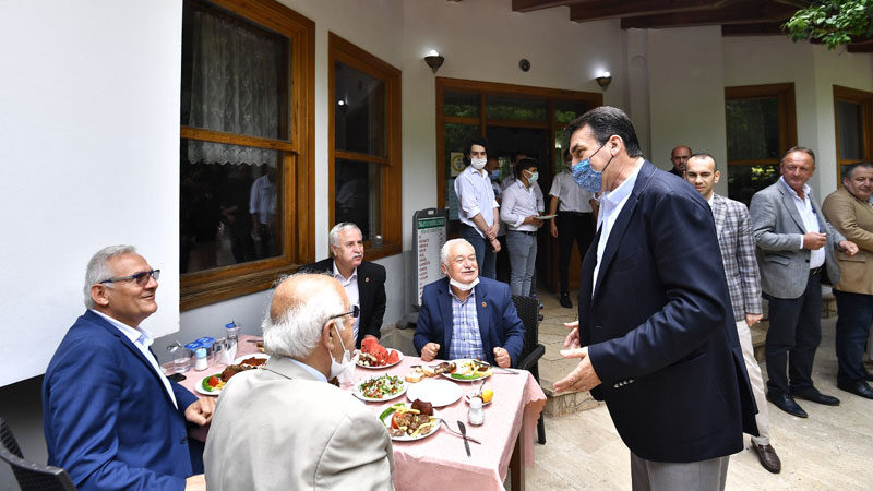 Osmangazi Belediye Başkanı Mustafa Dündar, Osmangazi Muhtarlar Derneği tarafından düzenlenen