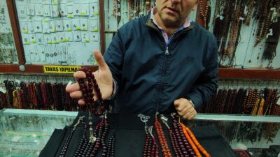 Bursa’da bir asırlık tespihler 25 bin liraya alıcı buluyor