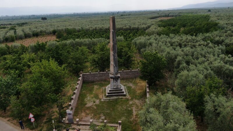 Bursa’daki anıt mezar 2 bin yıldır ayakta Bursa’nın İznik ilçesindeki 2 bin yıl önce yaptırılan 12 metre