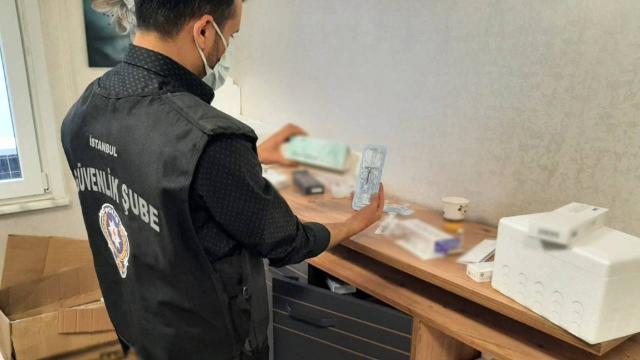 Polisten botoks baskını