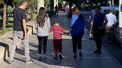 İşaret diliyle 3 çocuğunu kurtardı