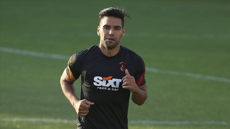 Galatasaray'da Kolombiyalı golcü Radamel Falcao'nun koronavirüs testinin pozitif çıktığı açıklandı.