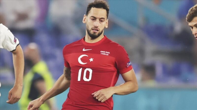 Çalhanoğlu, sosyal medya hesabından yaptığı açıklamada, "Hedefimizde sapma yok. Hatalarımızdan