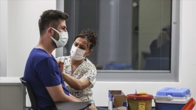 18 yaş ve üstündekilerin aşılanmasına başlandı