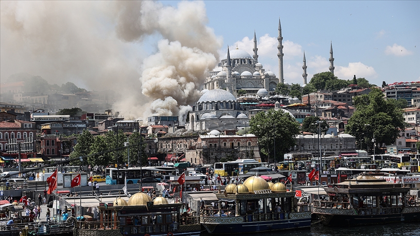 Oyuncak imalathanesinde yangın