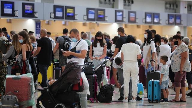Antalya’ya 8 günde 120 bin turist geldi