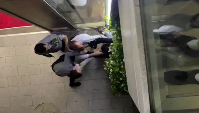 Yemek istedi kavga çıktı! Doktora ‘kimlik’ dayağı