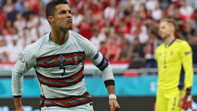 Ronaldo şişeleri kaldırdı, Coca Cola 4 milyar dolar kaybetti