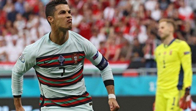 Ronaldo şişeleri kaldırdı, Coca Cola 4 milyar dolar kaybetti Ronaldo şişeleri kaldırdı, Coca Cola 4 milyar dolar kaybetti