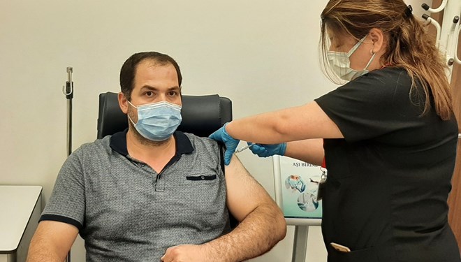 Yerli aşının yan etkisi var mı? Aşı gönüllüsü konuştu Yerli aşının yan etkisi var mı? Aşı gönüllüsü konuştu