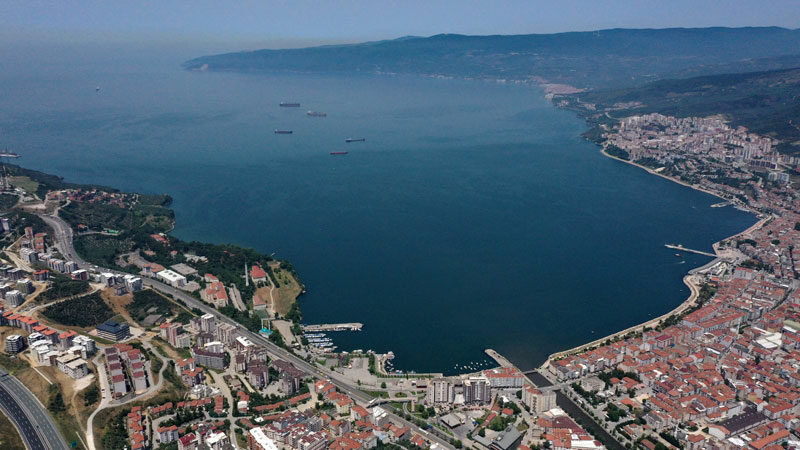 Bursa kıyılarından güzel haber Bursa'da yaklaşık 20 gün önce yoğun olarak gözlemlenen müsilajın (deniz