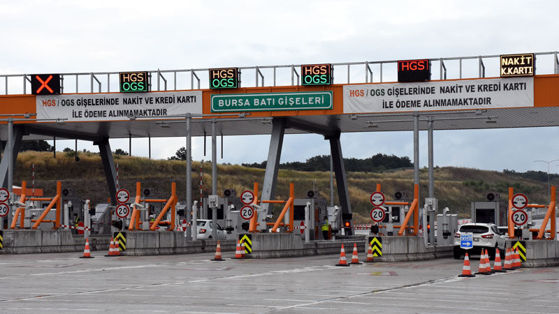 İstanbul-İzmir Otoyolu'nda Hızlı Geçiş Sistemi-Otomatik Geçiş Sistemi (HGS-OGS) gişelerinde nakit