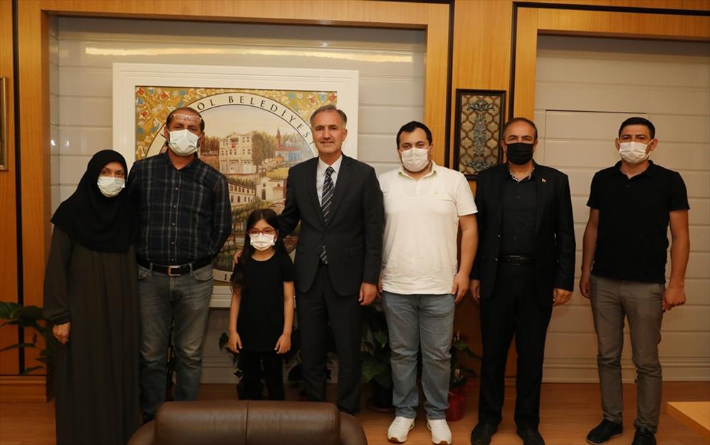 Başkan Taban Şampiyon Öğrenciyi Ödüllendirdi Başkan Taban Şampiyon Öğrenciyi Ödüllendirdi