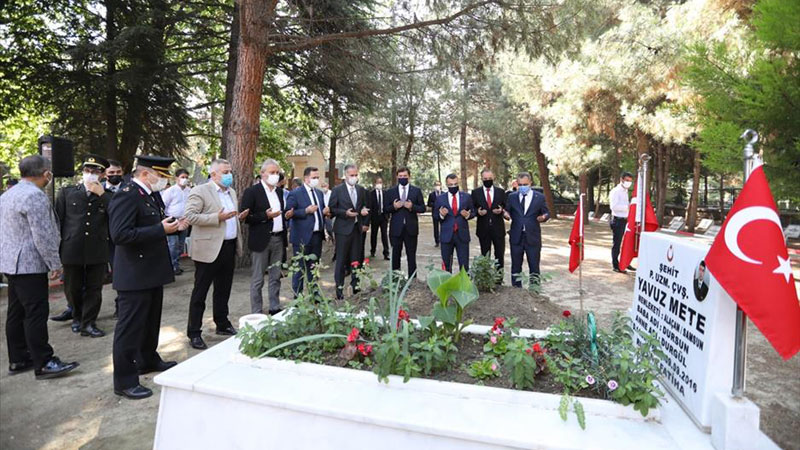 İnegöl’de 15 Temmuz Anma Programları şehitlik ziyaretiyle başladı İnegöl’de 15 Temmuz Anma Programları şehitlik ziyaretiyle başladı