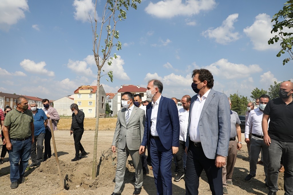 251 şehit anısına 251 ağaç toprakla buluştu 251 şehit anısına 251 ağaç toprakla buluştu