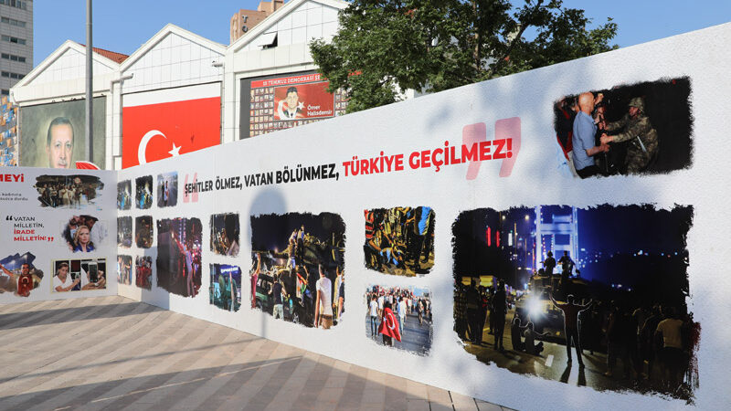 Bursa Büyükşehir Belediyesi’nin, 15 Temmuz Derneği işbirliğiyle düzenlediği, tankların ezdiği