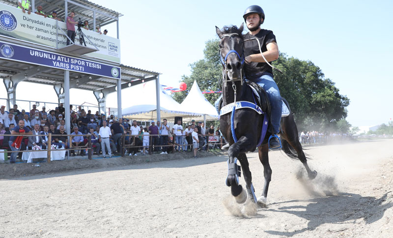 Bursa’daki Rahvan at yarışları nefes kesti