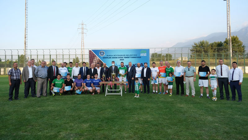Bursa Büyükşehir Belediyesi personeli arasında düzenlenen ‘Birimler arası ayak tenisi