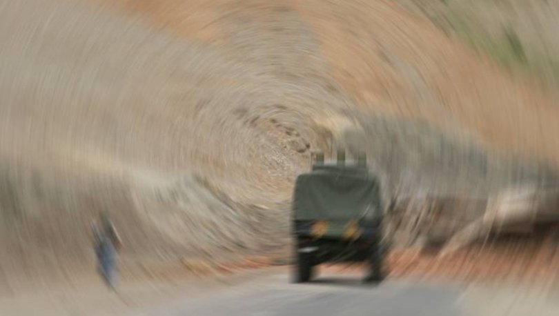 Askeri aracın geçişi sırasında patlama