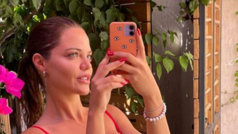 Ünlü oyuncudan bikinili selfie