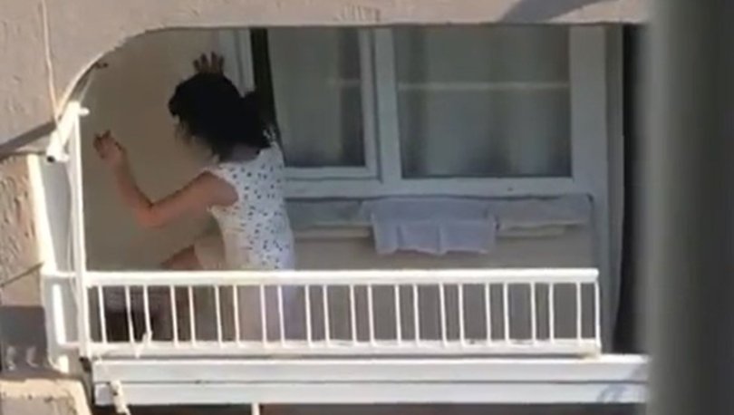 Balkonda köpeğe işkence! Tepki çeken görüntüler Balkonda köpeğe işkence! Tepki çeken görüntüler