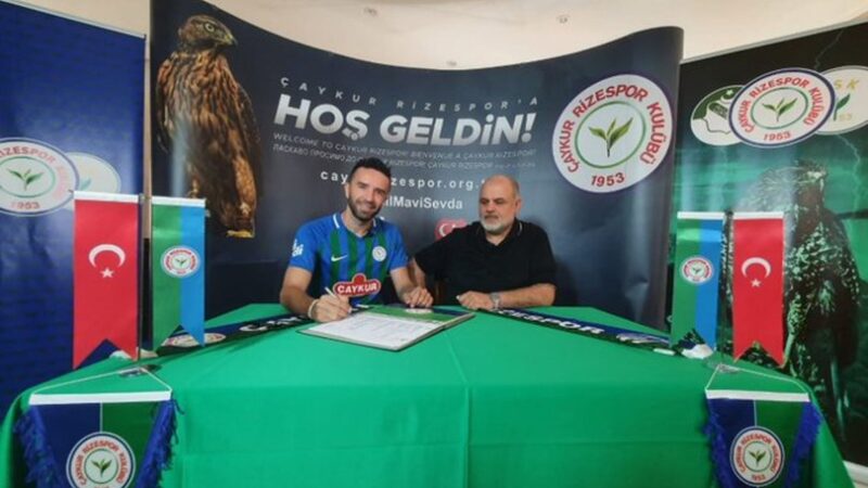 Çaykur Rizespor, Gökhan Gönül'ü 2 yıllığına kadrosuna kattığını açıkladı.