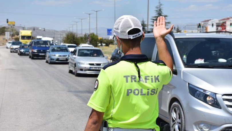 43 ilin geçiş noktası! ‘Kilit kavşak’ta bayram yoğunluğu 43 ilin geçiş noktası! ‘Kilit kavşak’ta bayram yoğunluğu