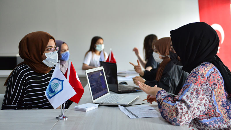 Yıldırım’dan öğrencilere ücretsiz danışmanlık hizmeti Yıldırım’dan öğrencilere ücretsiz danışmanlık hizmeti