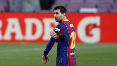 Messi, Barcelona’da kaldı