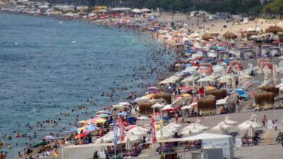 Antalya ve Muğla’daki sahillerde yoğunluk