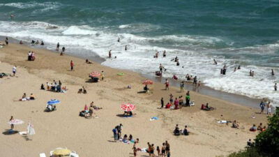 2 bin kişilik beldeye yaklaşık 50 bin kişi geldi! Başkandan ‘gelmeyin’ çağrısı