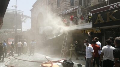 Bursa’da Kapalı Çarşı’da korkutan yangın