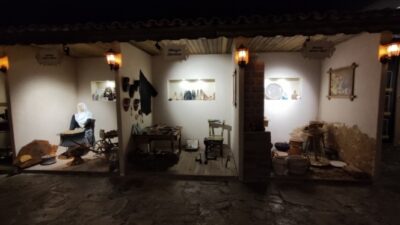 Bursa’da müzeye giren 100 yıl öncesinin esnafını görüyor