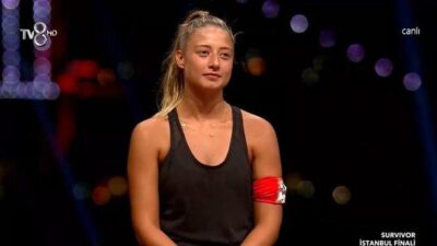 Bikinisiyle havuzda şov yaptı! Sosyal medyayı salladı