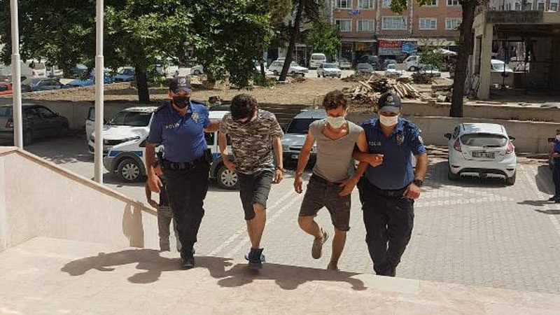 Bursa’da iki motosiklet hırsızlığına 2 tutuklama Bursa'nın Orhaneli ilçesinde, 2 motosikletin çalınmasıyla ilgili gözaltına alınan Tahsin