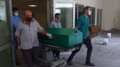 Oksijen tüpüne bağlıyken sigara içmek isteyince canından oldu