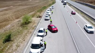 Bayram sonrası trafikte oluşan yoğunluk havadan görüntülendi