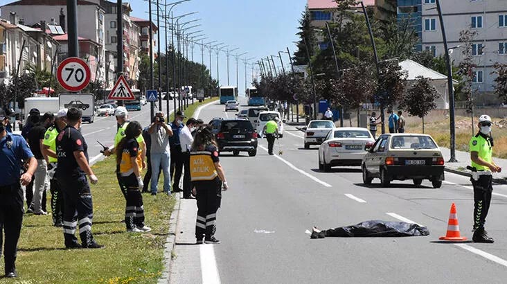 Yolun karşısına geçmek isterken araç çarpmasıyla öldü