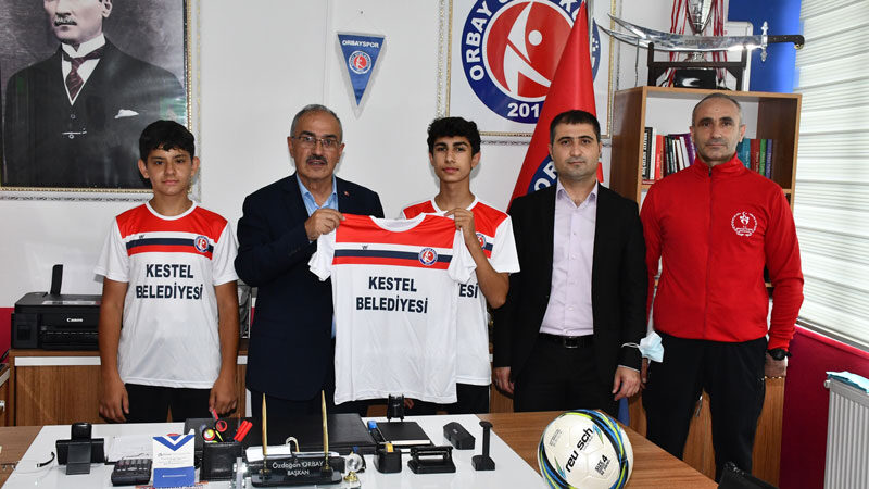 Kestel Belediyesi sporun ve sporcuların yanında Kestel Belediyesi, ilçede bulunan tüm amatör kulüplerin sporcularına, kıyafet ve