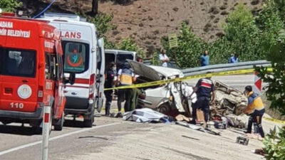 Düğün yolunda korkunç kaza! Aynı aileden 5 kişi öldü