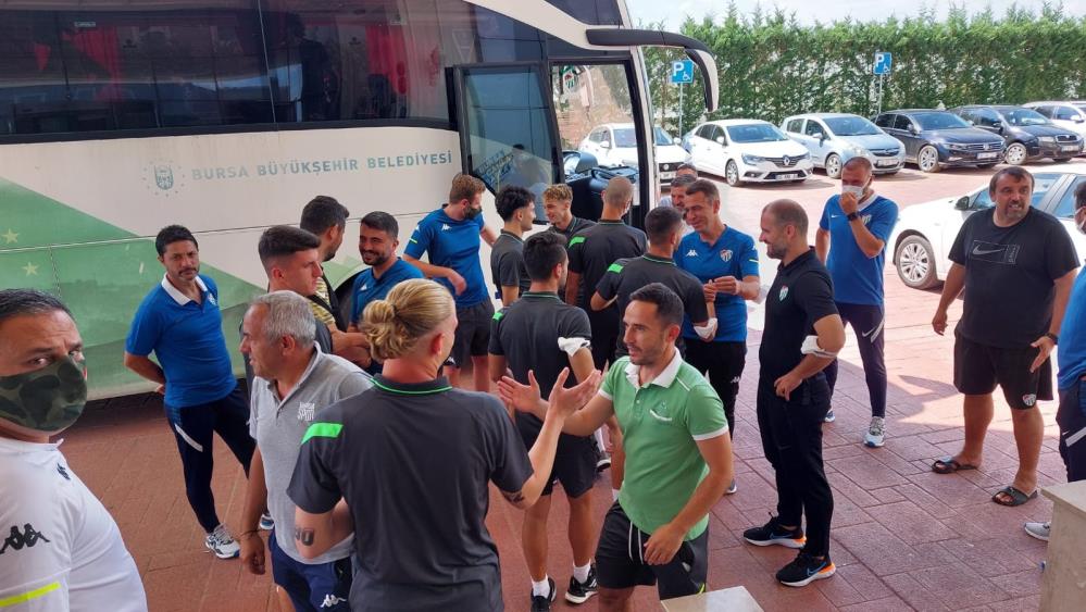 Bursaspor’un gençleri A takımı Afyon’da ziyaret etti Bursaspor’un gençleri A takımı Afyon’da ziyaret etti