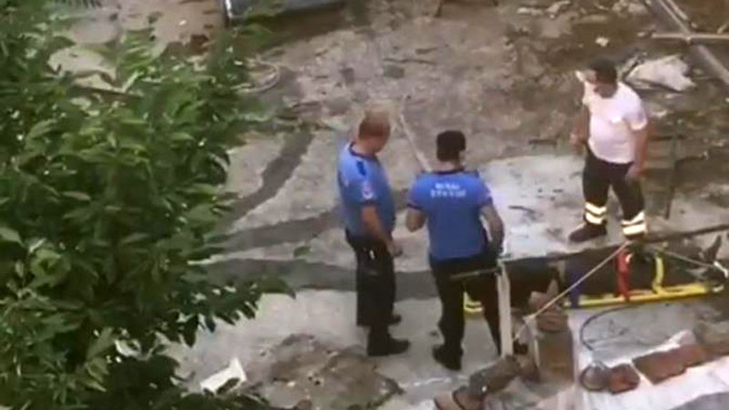 Bursa’da ilginç olay! Hırsızı itfaiye kurtardı Bursa’da ilginç olay! Hırsızı itfaiye kurtardı