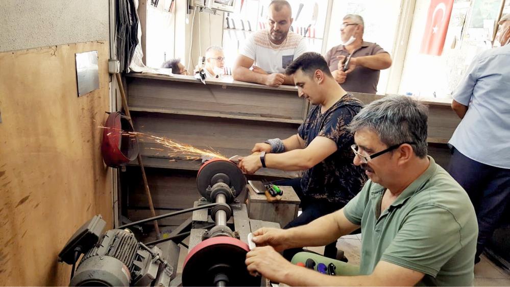 Bursa’da bıçakçılarda bayram yoğunluğu
