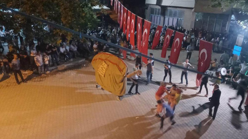 Bursa’da deve şenliği Bursa’nın Mustafakemalpaşa ilçesinin Çaltılıbük Mahallesi’nde 152 yıldan beri düzenlenen ‘deve