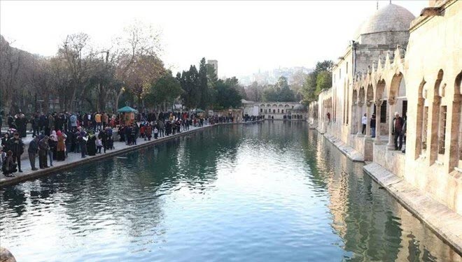 Motosiklet ile otomobil çarpıştı: 1 ölü, 2 yaralı