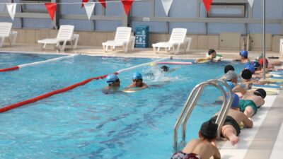İnegöl’de yüzme kurslarında ilk dönem eğitimleri sürüyor